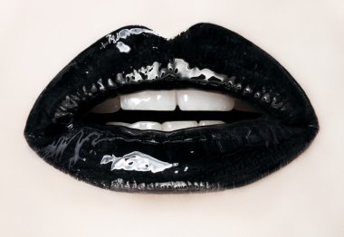 Siyah ağzını kapat