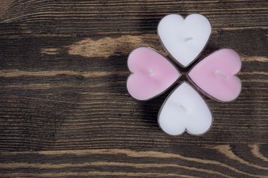 Kalp şeklinde mum ahşap kurullarında