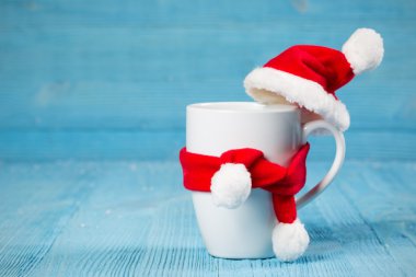 Kupa bir kap ve eşarp