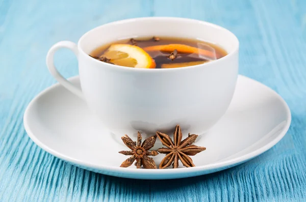 Aromatic tea with cloves — Stock Photo, Image