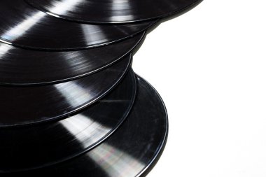 Eski vinil kayıt beyaz bir arka plan üzerinde kullanılan.