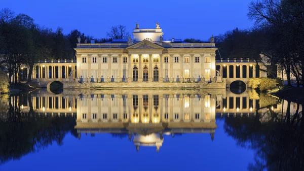 Royal Palace on the Water in Lazienki Park at night,Warsaw — Stock Photo, Image