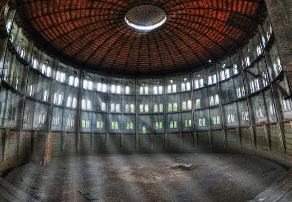 Interior de la antigua fábrica de gas en Varsovia — Foto de Stock