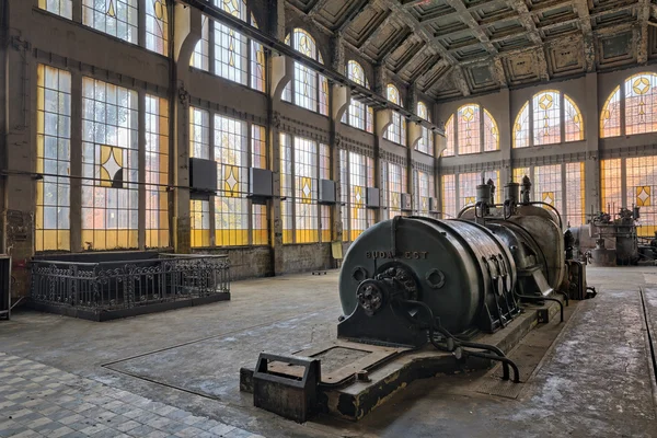 Old destroyed an abandoned factory.Natural HDR - high dynamic ra — Stock Photo, Image