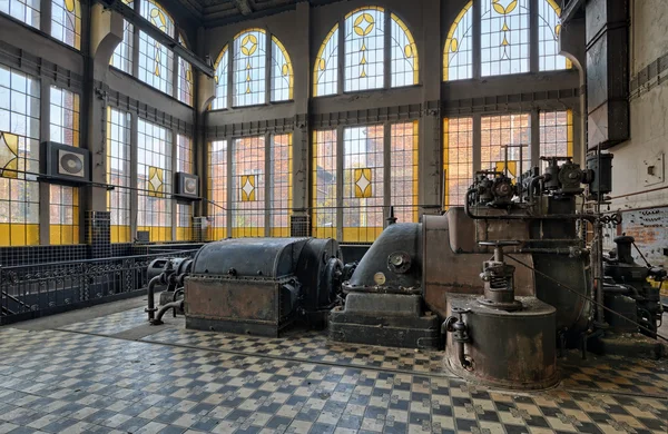 Antiguo destruido una fábrica abandonada.HDR natural - ra alta dinámica — Foto de Stock