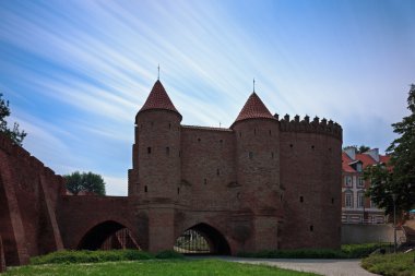 Varşova, uzun pozlama eski kentte tarihi Barbican.