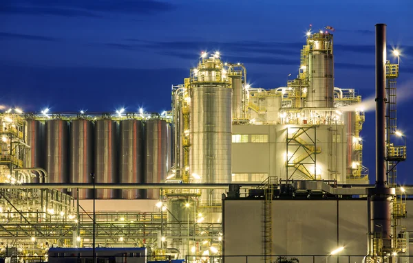 Oil refinery at night — Stock Photo, Image