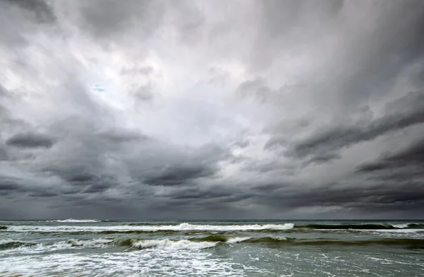 Cielo dramático sobre el mar Báltico —  Fotos de Stock