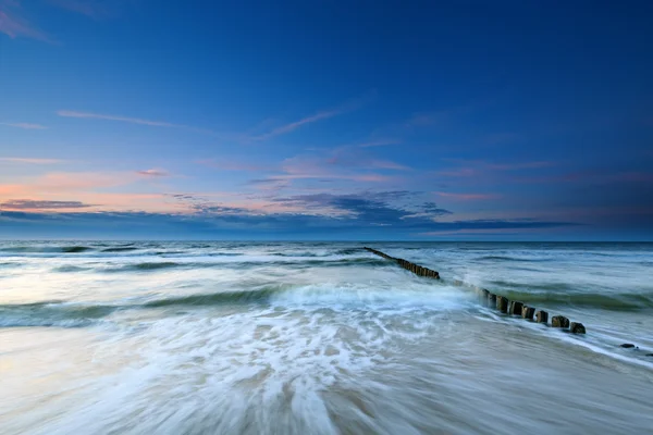 Baltic Sea and breakwater. Long exposure — Stock Photo, Image