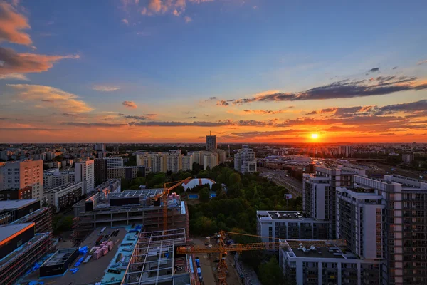 Západ slunce nad Varšavy. HDR - s vysokým dynamickým rozsahem — Stock fotografie