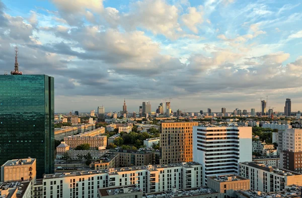 Dämmerung über dem Zentrum von Warschau. hdr - hoher Dynamikumfang — Stockfoto