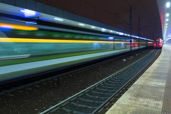 Train in motion at the station — Stock Photo, Image