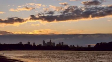 Varşova - timelapse üzerinden günbatımı