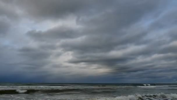 乌云笼罩波罗的海，延时的电影 — 图库视频影像