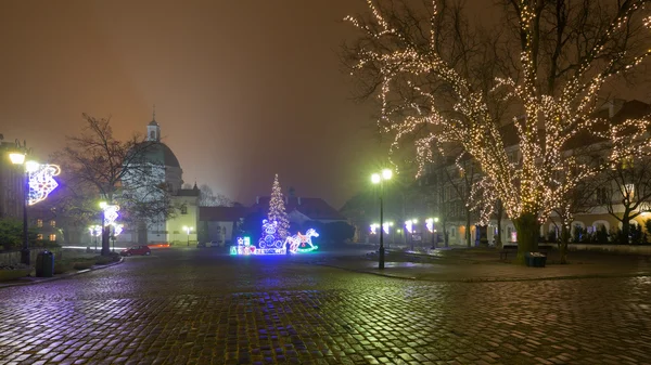 晚上在华沙的新城广场上的圣诞装饰 — 图库照片