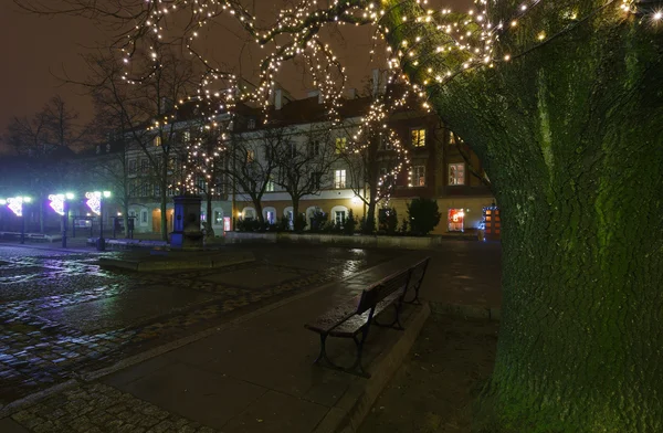 Gece Varşova'daki yeni şehir meydanında Noel dekorasyonu — Stok fotoğraf