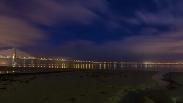 Pont Vasco da Gama à Lisbonne. Le plus long pont d'Europe — Photo