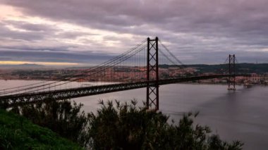 Lisbon, Portekiz - timelapse üzerinde alacakaranlık