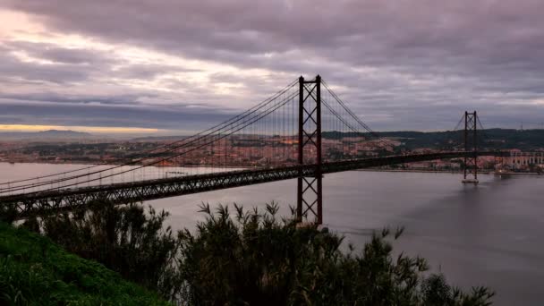 Skymning över Lissabon, Portugal - timelapse — Stockvideo