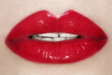 Tutkulu kırmızı dudaklar, makro fotoğrafçılık.