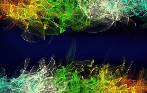 Imagem de fluxo de fumaça colorida em um fundo preto de perto — Fotografia de Stock