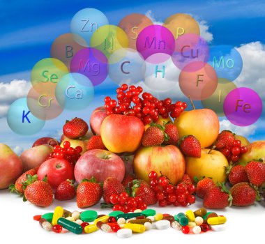 Görüntü meyve ve gökyüzü yakın çekim karşı Tablet