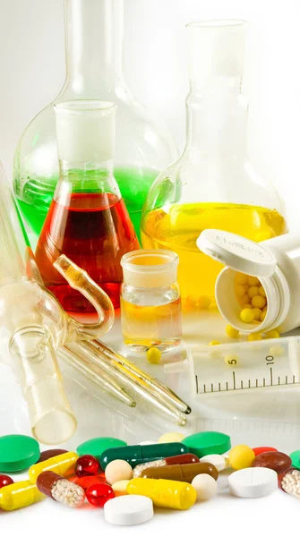 Varies glassware laboratory and pills closeup — Stock Photo, Image