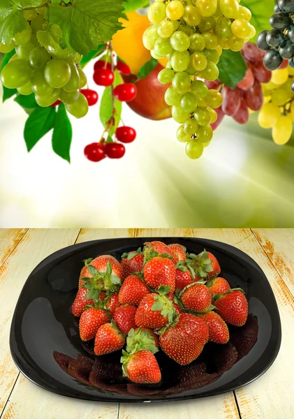 La imagen de los frutos distintos maduros en la mesa el primer plano — Foto de Stock