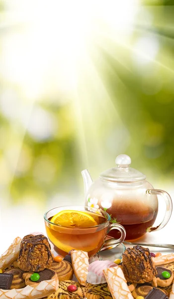 Afbeelding van kop van thee en koekjes closeup — Stockfoto