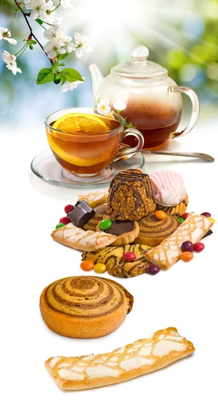 Bild einer Tasse Tee und Keksen Nahaufnahme — Stockfoto