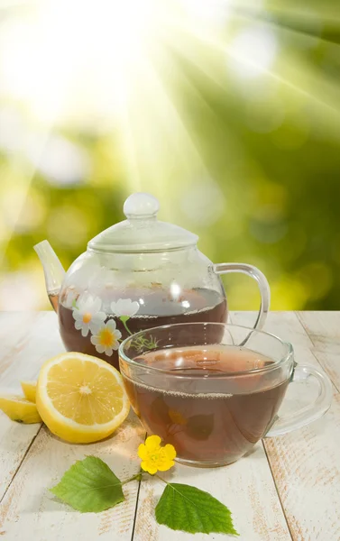 Image de biscuits, tasse de thé et citron gros plan — Photo