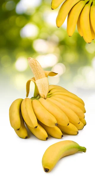 Geïsoleerd beeld van een banaan op witte achtergrond — Stockfoto