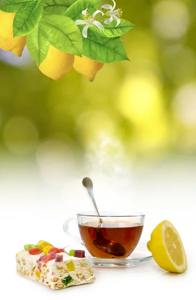 Image de thé, bonbons et citron gros plan — Photo
