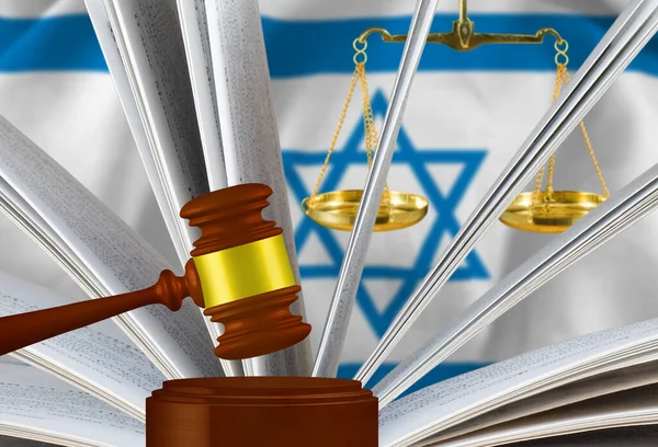 裁判官は、イスラエルの国旗を背景に、法律と規模の本を与えます。 3d-image — ストック写真