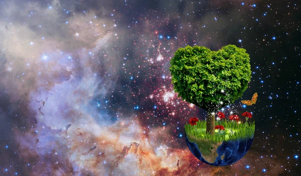 Imagen del planeta y del árbol en forma de corazón —  Fotos de Stock