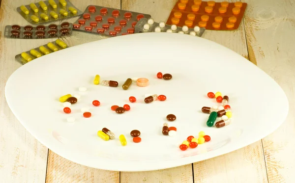 Image of different pills on a plate — Stock Photo, Image