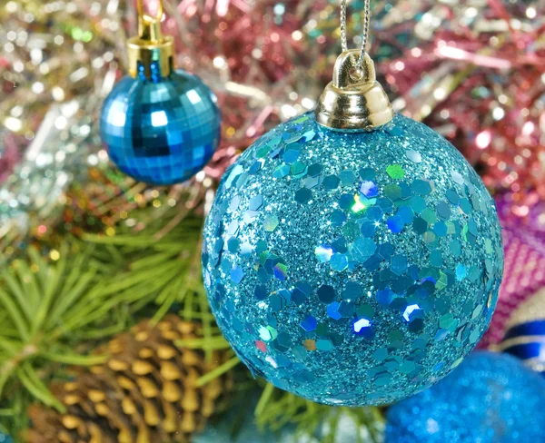 青いクリスマスボール — ストック写真
