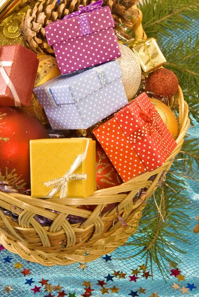 Košíky s vánoční ozdoby — Stock fotografie