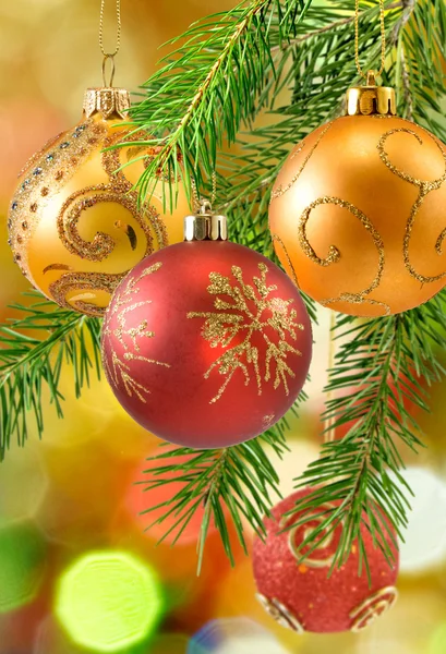 Bilden av Christmas bollar mot en flerfärgad bakgrund — Stockfoto