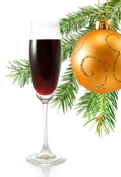 Ποτήρι κρασί και closeup διακόσμηση Χριστουγέννων — Φωτογραφία Αρχείου