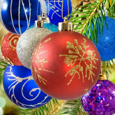 güzel renkli Noel süsleri