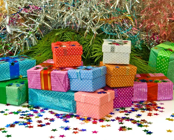 Muchas cajas de regalo coloridas — Foto de Stock