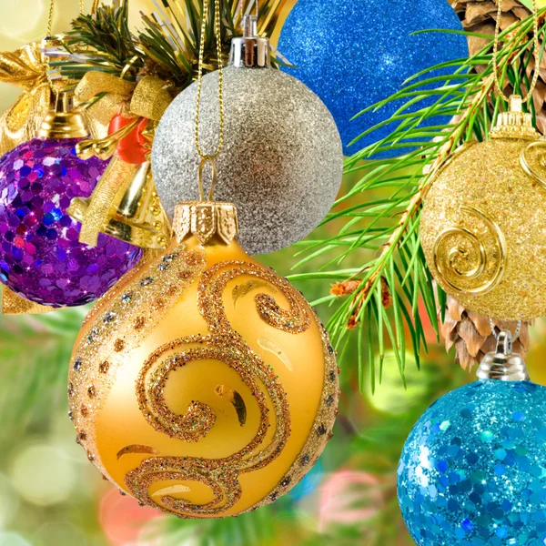 Muchas decoraciones coloridas de Navidad — Foto de Stock