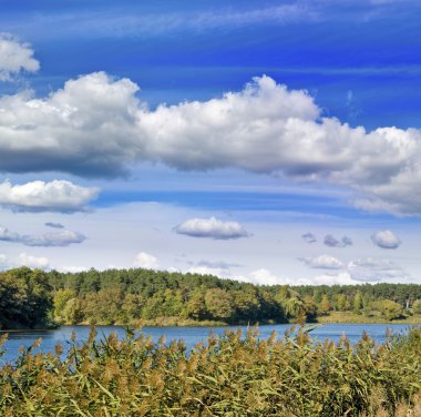 bir nehir Köyü görüntüsü