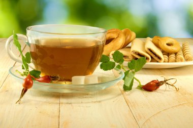 çay yeşil zemin üzerine 