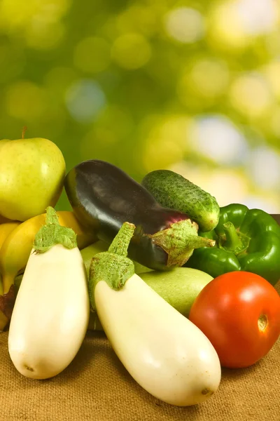 Legumes diferentes na mesa — Fotografia de Stock