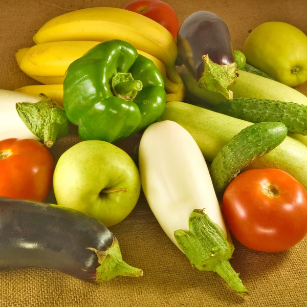 Různé zeleniny na detailní tabulka — Stock fotografie
