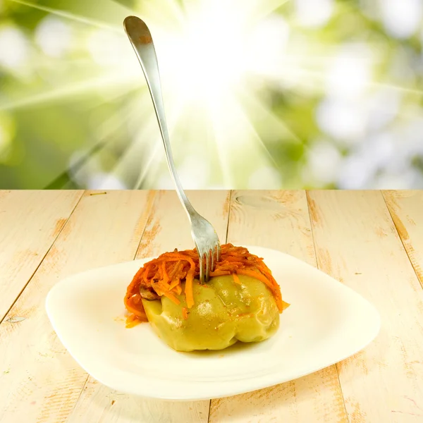 Szemben a nap ízletes töltött paprika — Stock Fotó