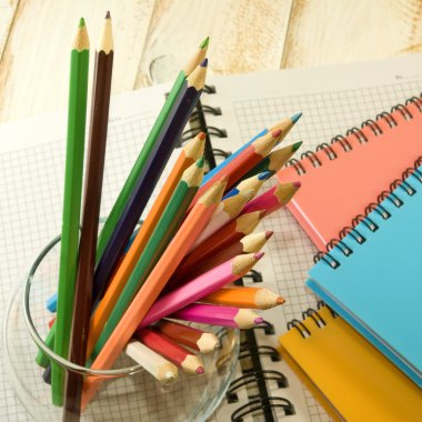 görüntü bir defter ve kalem 