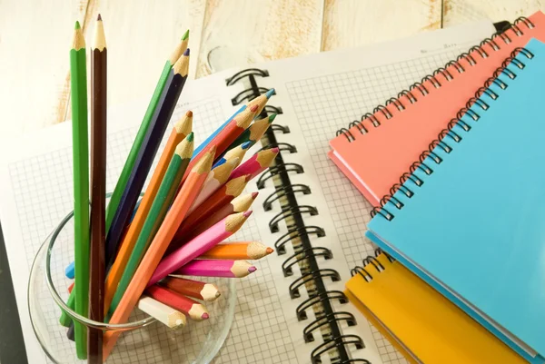 Notebook e lápis close-up — Fotografia de Stock